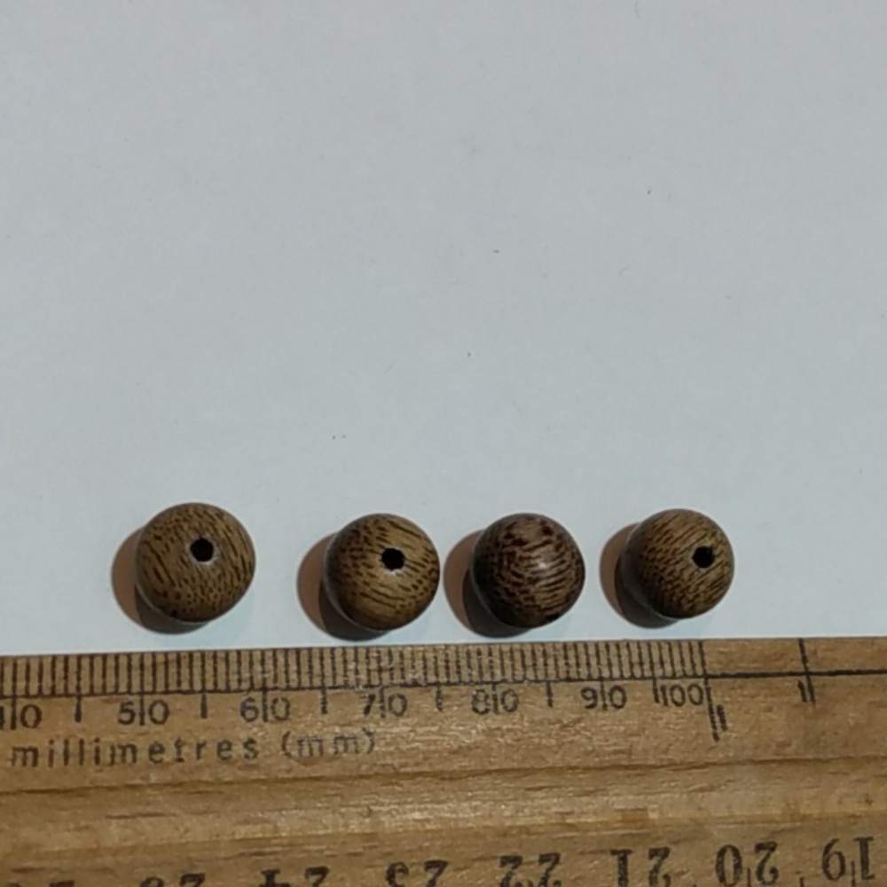 Lot of 4 sinking grade 10mm very strong smell agar wood beads from Vietnam